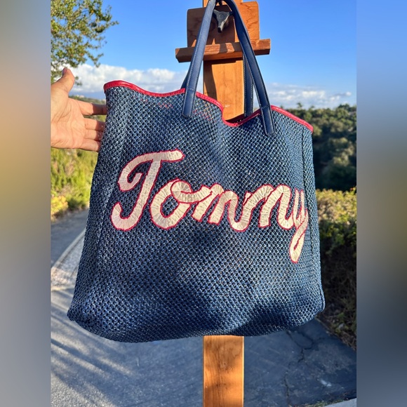 Tommy Hilfiger Big Heart Woven Tote Bag Purse - Picture 8 of 8